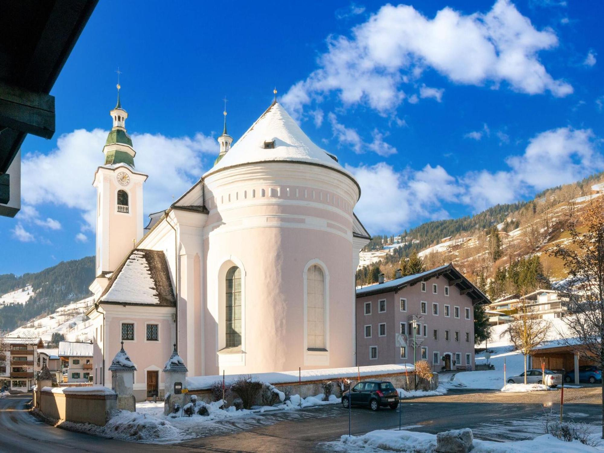 Apartament Luxury Penthouse With Balcony Ski Storage Carport Lift Brixen im Thale Zewnętrze zdjęcie