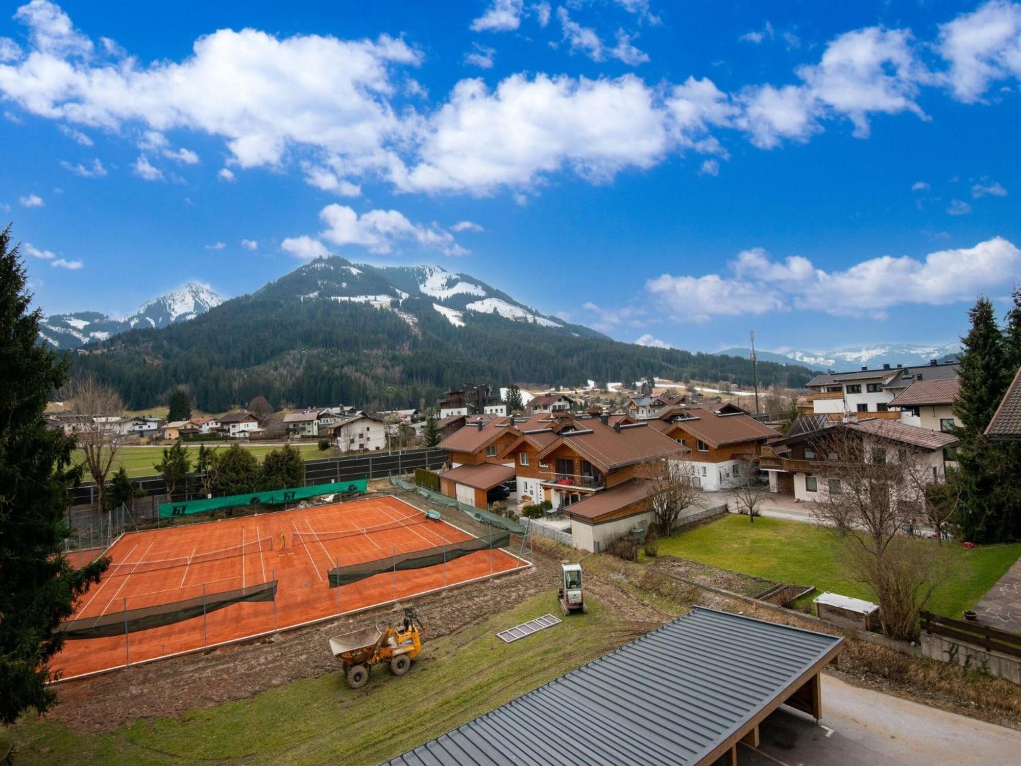 Apartament Luxury Penthouse With Balcony Ski Storage Carport Lift Brixen im Thale Zewnętrze zdjęcie