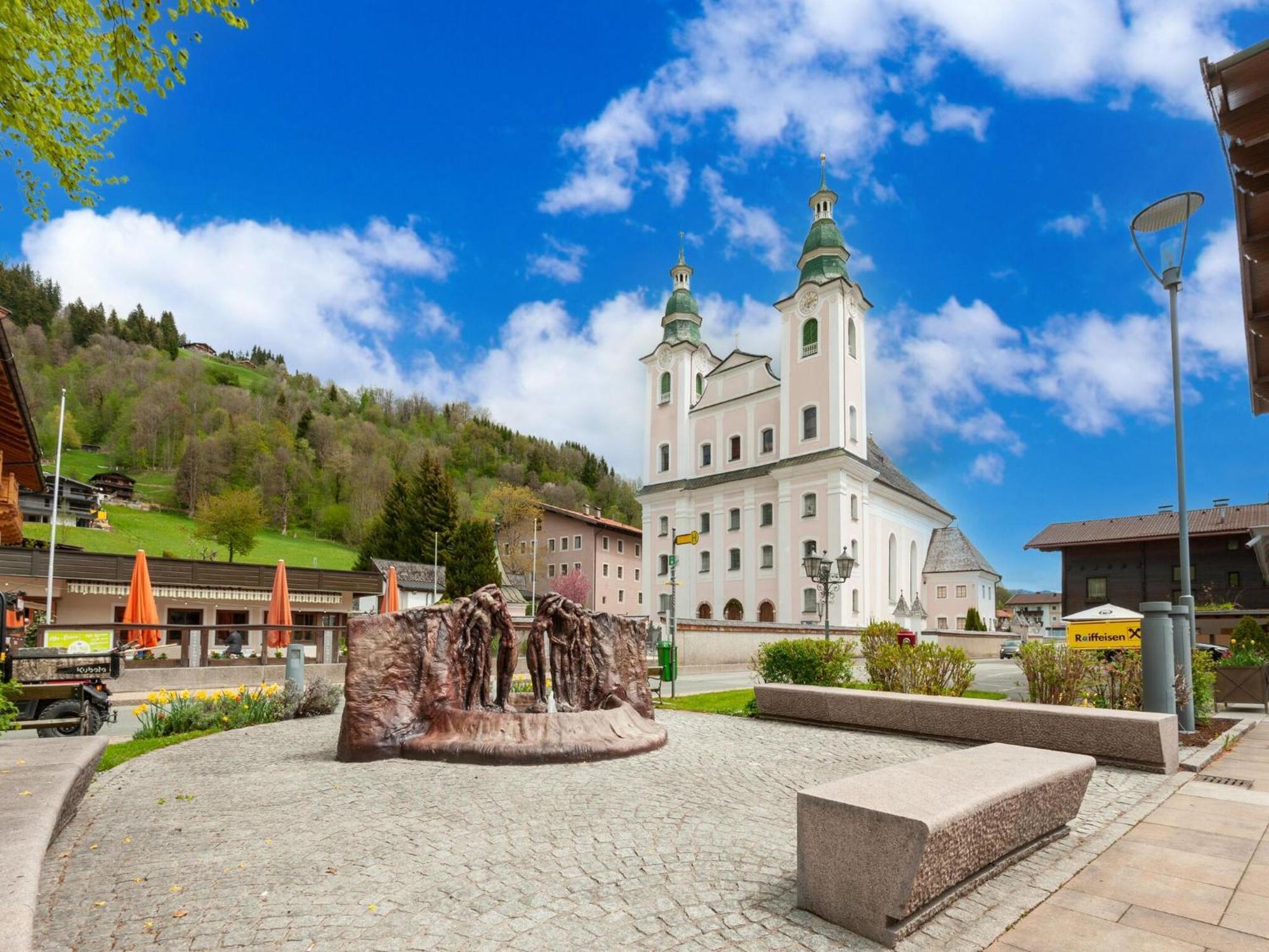 Apartament Luxury Penthouse With Balcony Ski Storage Carport Lift Brixen im Thale Zewnętrze zdjęcie