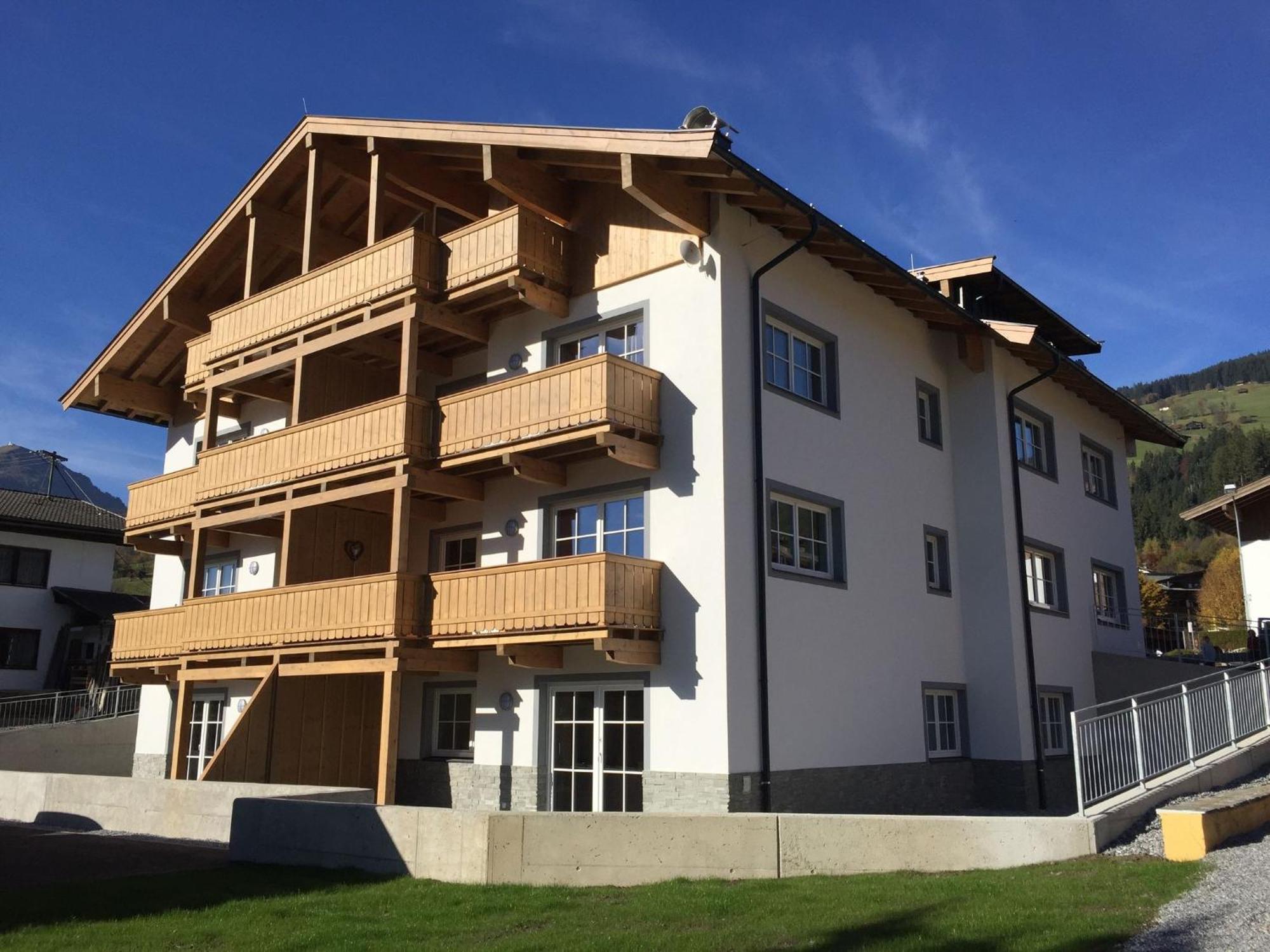 Apartament Luxury Penthouse With Balcony Ski Storage Carport Lift Brixen im Thale Zewnętrze zdjęcie