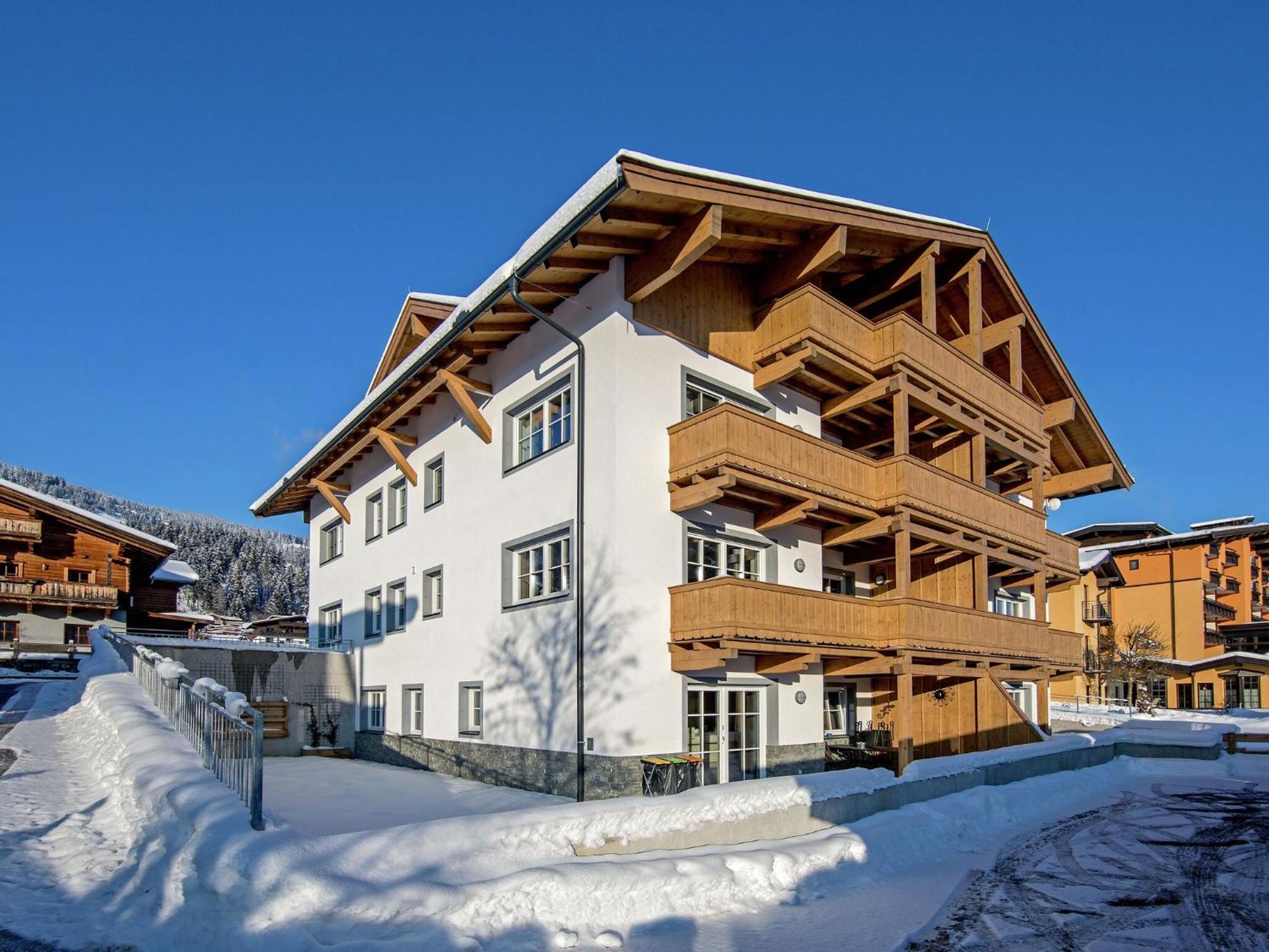 Apartament Luxury Penthouse With Balcony Ski Storage Carport Lift Brixen im Thale Zewnętrze zdjęcie